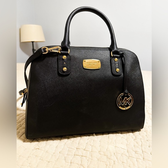 Handbags - Michael Kors black bag / purse with gold